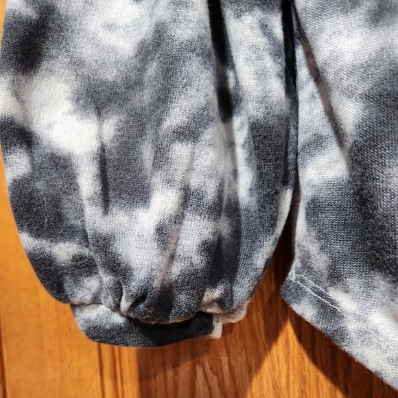 MODA BOUTIQUE Women's S Black White Gray Tie Dye Bubble Sleeve Top Sweater EUC - Picture 4 of 4